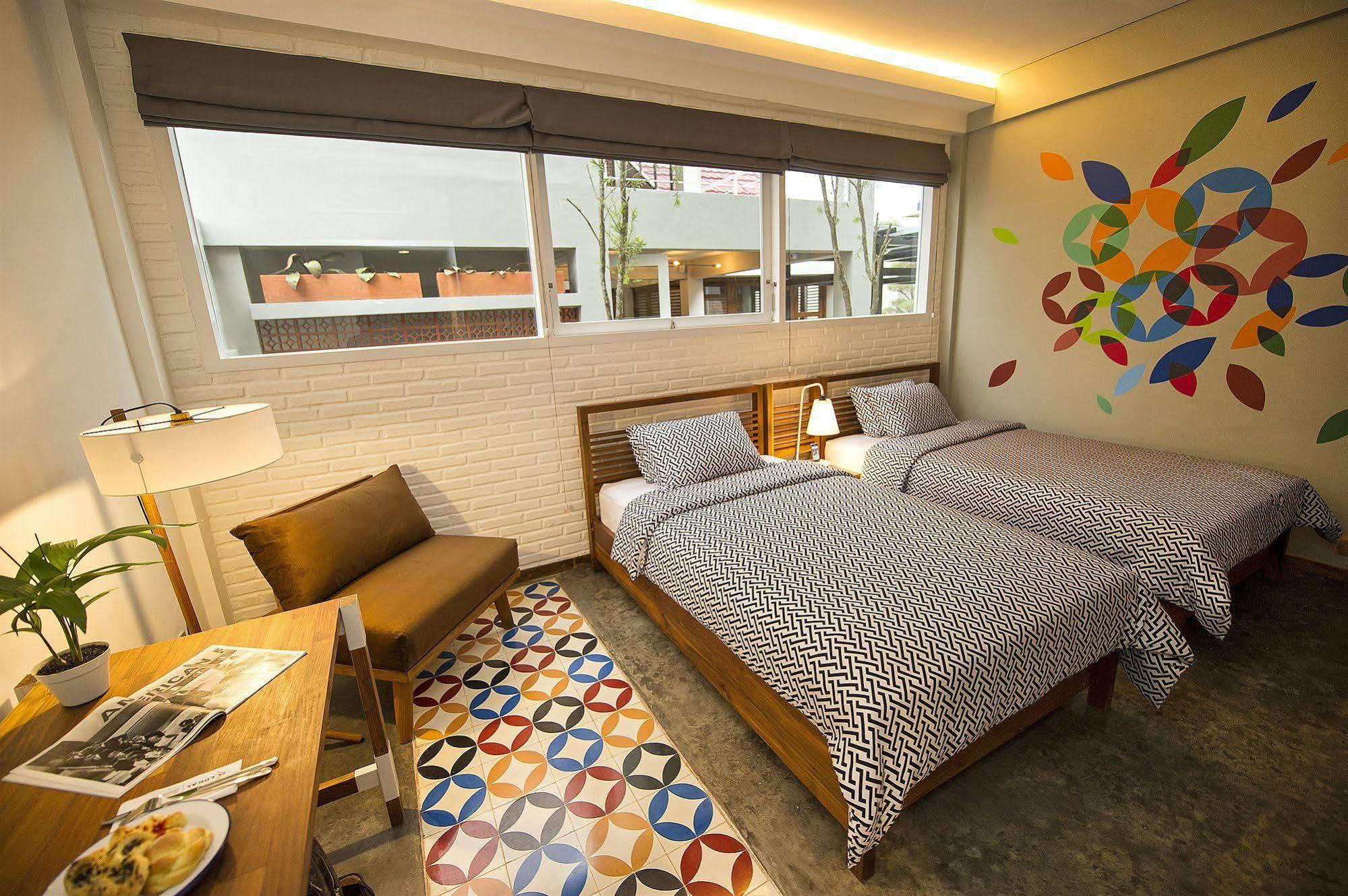 Lokal Hotel & Restaurant Kejayan ภายนอก รูปภาพ