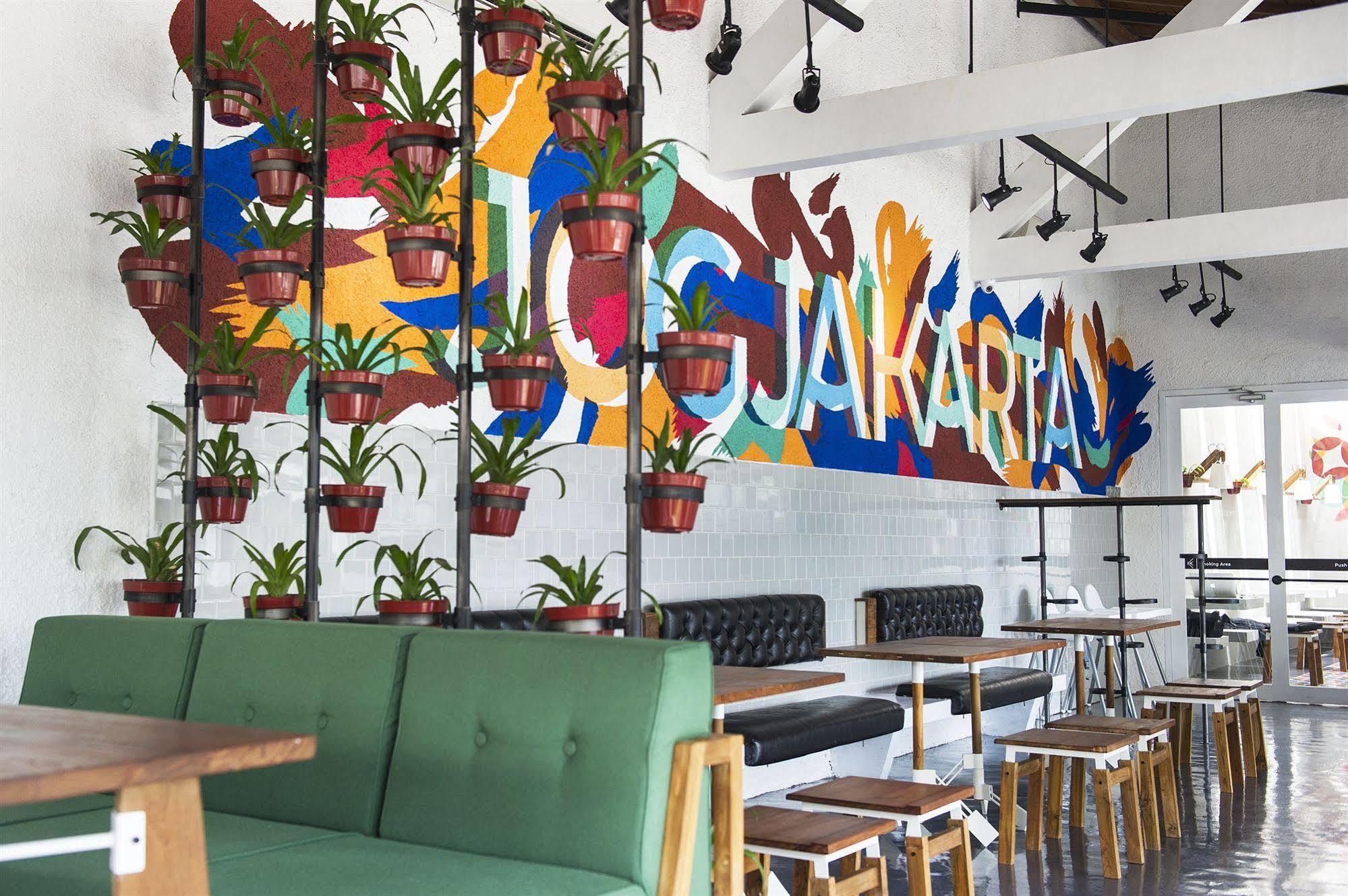 Lokal Hotel & Restaurant Kejayan ภายนอก รูปภาพ