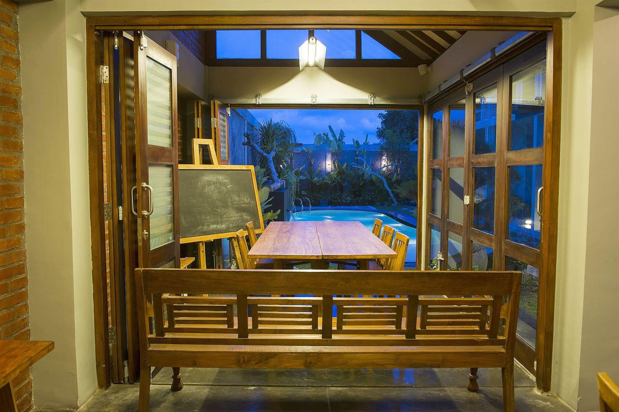 Lokal Hotel & Restaurant Kejayan ภายนอก รูปภาพ