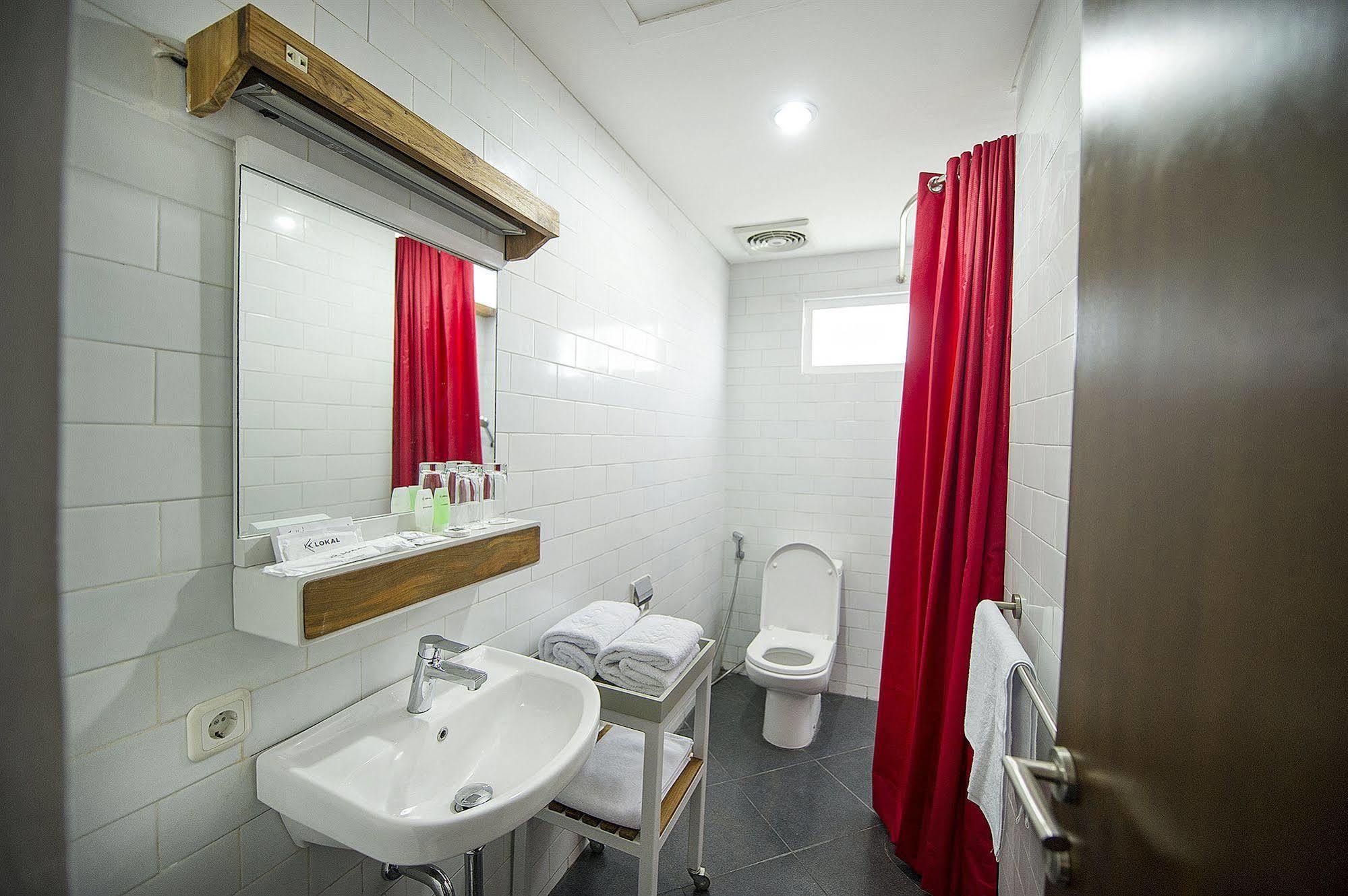 Lokal Hotel & Restaurant Kejayan ภายนอก รูปภาพ