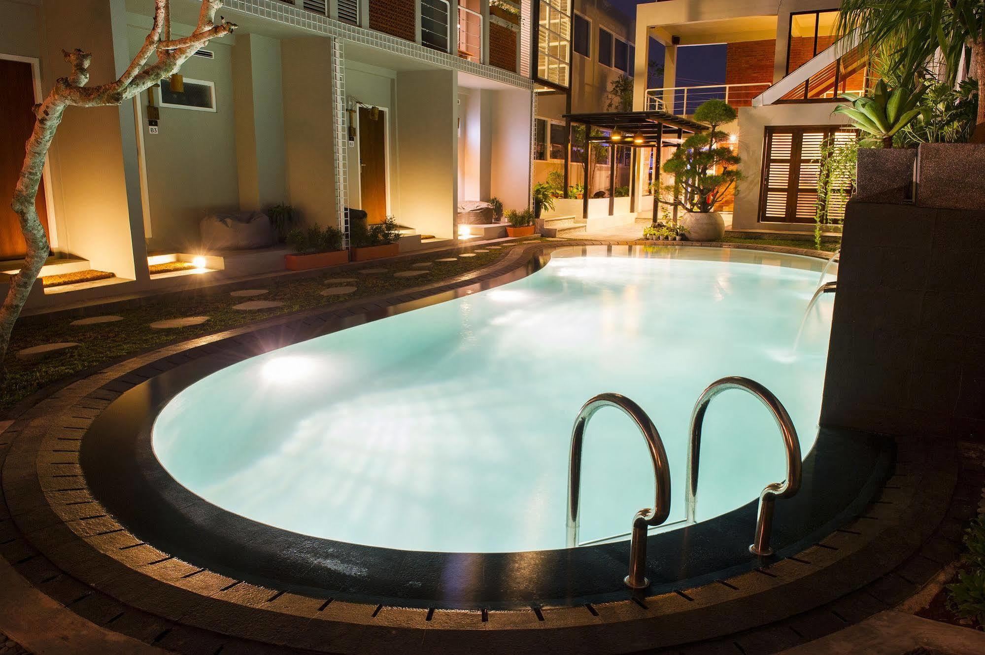Lokal Hotel & Restaurant Kejayan ภายนอก รูปภาพ